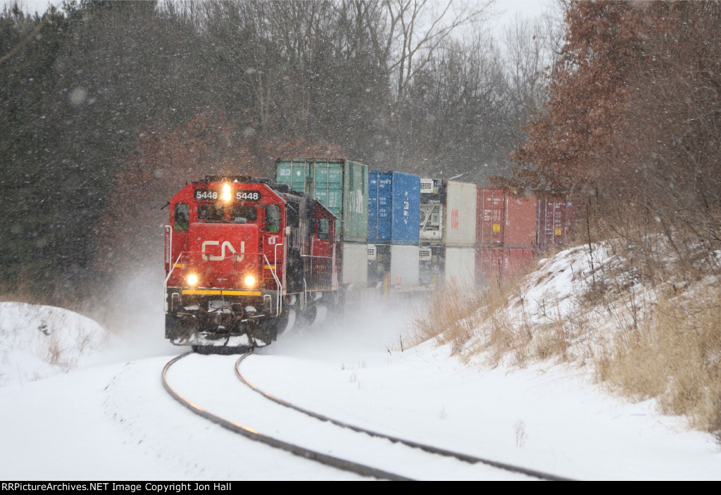 L514 comes whipping around the corner with containers for Moterm